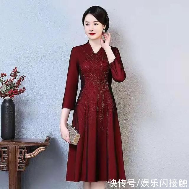 提升|妈妈喜庆装穿搭!提升整体气质，简单来说就是“哪里好看露哪里”