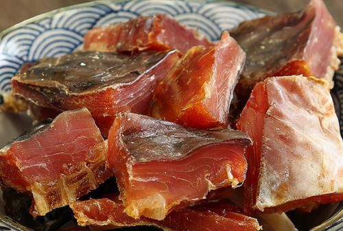 入味|腌咸鱼时,别直接抹盐腌,多加1个步骤,咸鱼咸香入味,更易储存