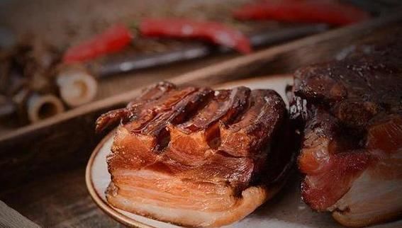 白酒|腌腊肉，只加盐不行！多加这4样，咸香入味，放一年不发霉不变味