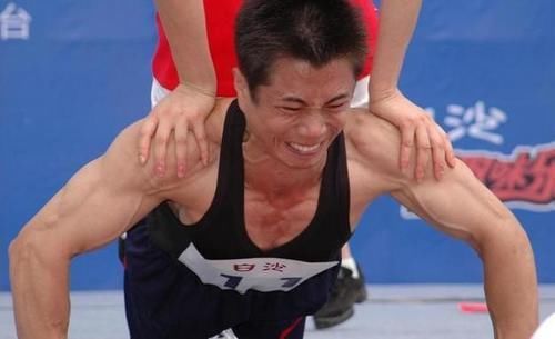 俯卧撑|男人每天40个俯卧撑，6大好处或“悄然而至”，很多人坚持不下来
