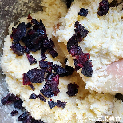 懒人必备这道梅子椰蓉饼干,简单几步,十分钟就上桌