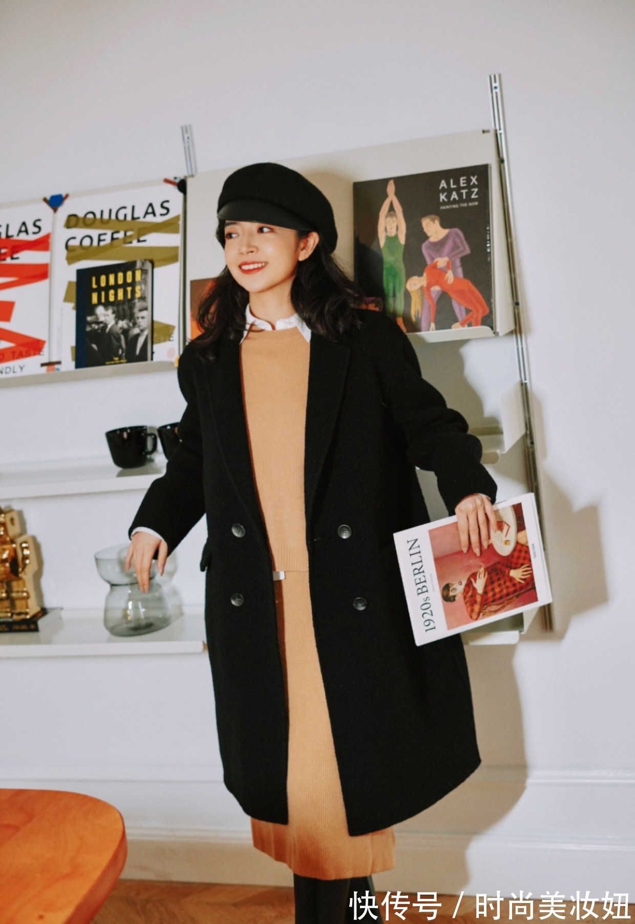 黑大衣|为何你穿黑大衣总比别人土?其实配饰才是关键,提升气质又洋气