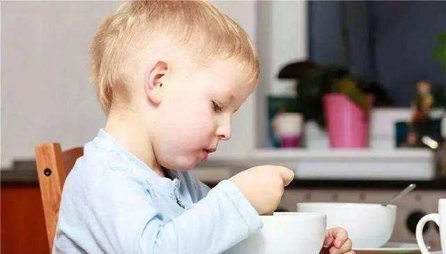 鱼刺|7岁男孩晚饭吃了鱼,第二天一早就没了呼吸,原因令爸妈追悔莫及