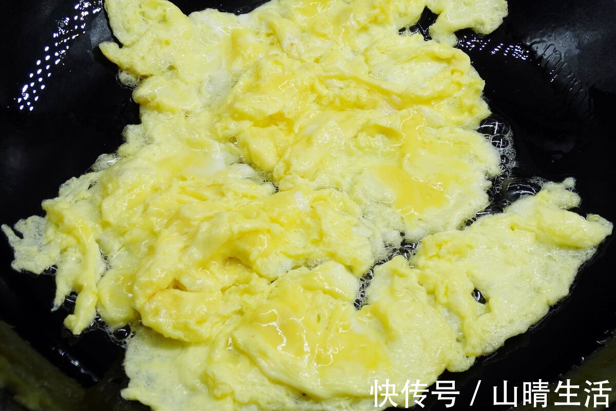 木耳|炒木耳,总是炸锅怎么办不要直接下油锅,教你一招,脆嫩不炸锅