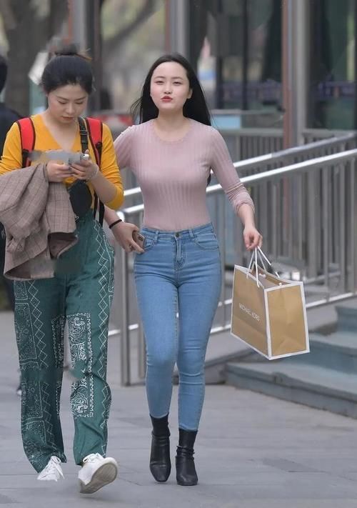 高跟鞋 颜色清新的打底裤，减龄时髦有气质，美女气质唯美清新突显档次