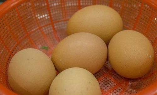  不该|胆固醇高，不能吃鸡蛋？医生：真正不该吃的是3物，不要吃错了