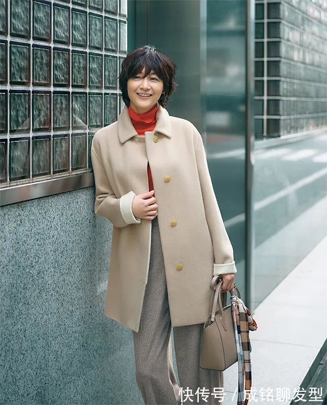 卫衣|知性又气质!大龄博主这几种大衣穿搭法,时尚减龄,适合中年女人