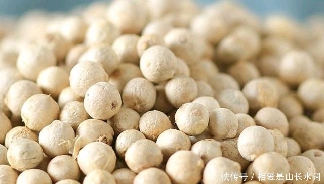 同样是胡椒,“黑胡椒”和“白胡椒”有啥区别?知道后别乱买了!