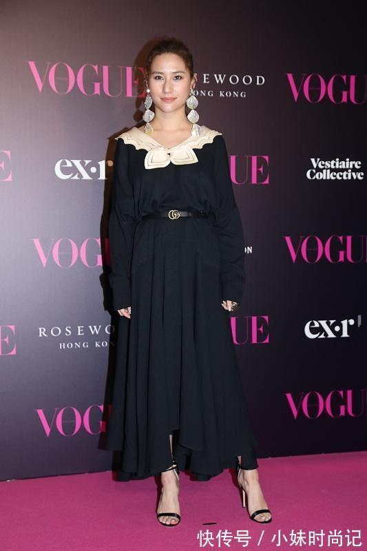 亮色系|何超莲虽然瘦,但是气场还是不够强,站何超琼旁边有点低调