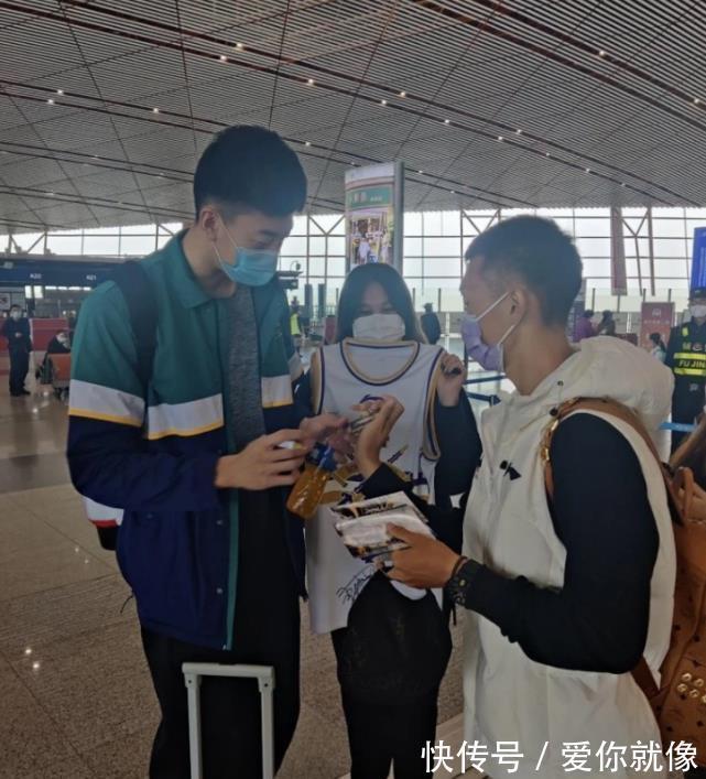 孙悦|什么情况?王少杰有空致敬孙悦却无缘赛季首战 马布里或对其重罚