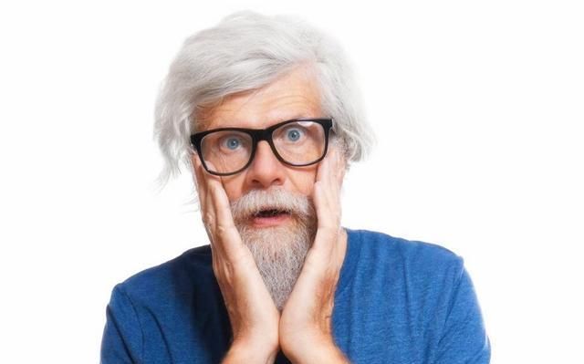 长白头发,真只是缺维生素导致的?专家:这几点也有可能导致白发