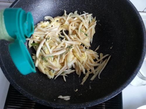 最“补钙”的不是牛奶，而是它，每天炒一盘，补钙质，孩子长个头