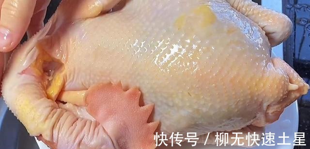 厨师长分享正宗白切鸡做法，步骤详细，皮爽柔滑，咬一口满嘴香！