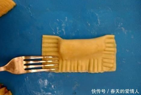 快手香蕉馅饼,既简单又好吃,宝宝冬天吃水果也不怕凉了