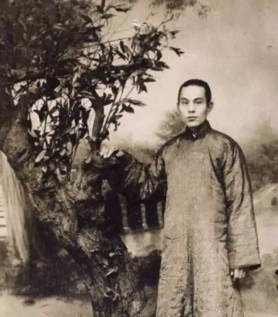 分给|杜月笙得两千大洋,全部分给兄弟:不占便宜,就是最大的“便宜”