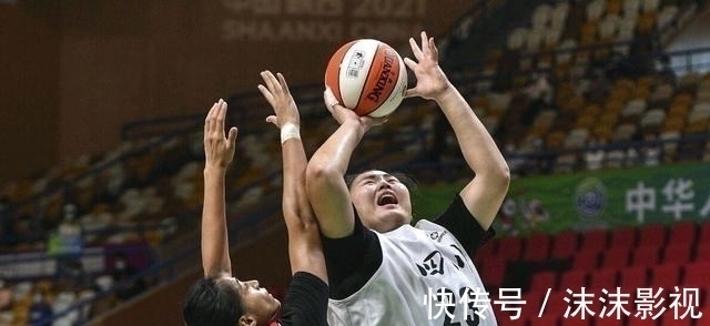 wcb6投1中得5分！女篮巨无霸遭遇克星 李月汝26+教做人 或无缘国家队