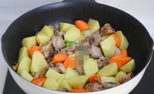 这道菜孩子们都爱吃,跟米饭是绝配,好吃易做,冬天吃最好