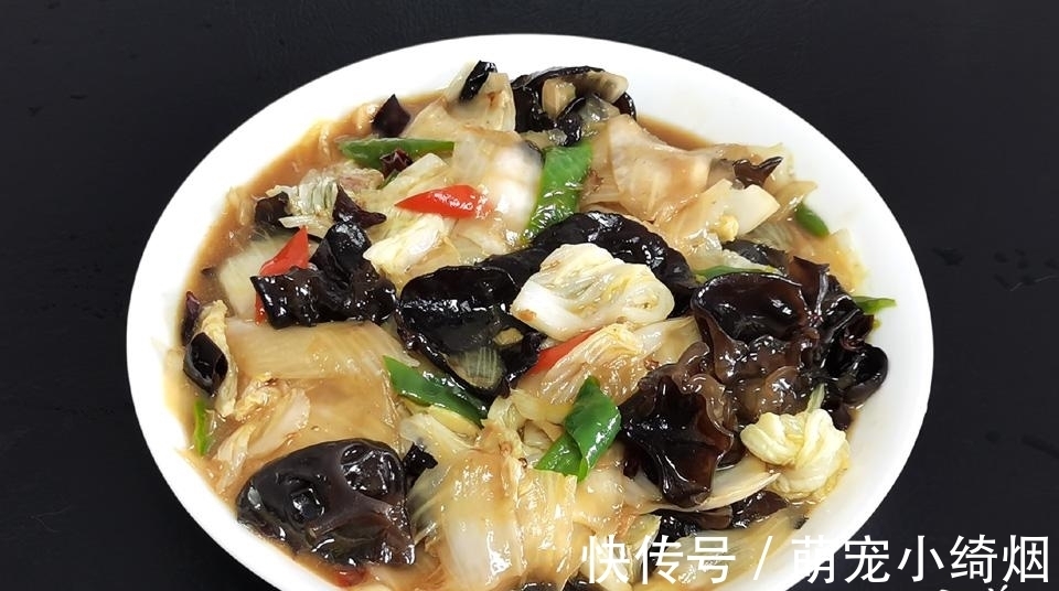 青辣椒|它有“素食之王”的美誉，鲜嫩爽滑，营养又美味，热量低，还养人
