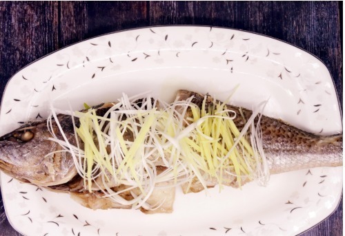 葱段|清蒸鱼时,有人放盐,有人放生抽,厨师长:都不放!教你正确做法
