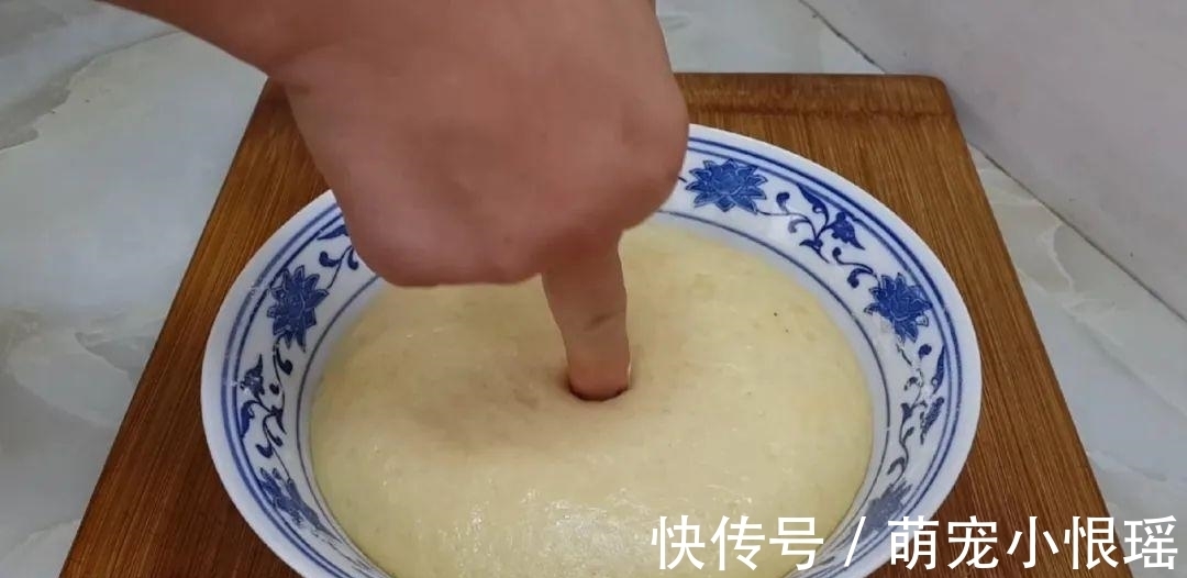 面粉别蒸馒头了，加2个鸡蛋，外皮焦脆不油腻，学会都能摆摊了