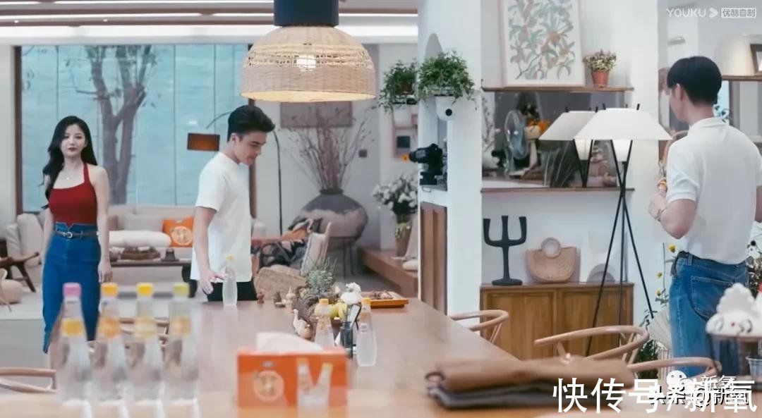 港风|从《微微一笑很倾城》到《我们恋爱吧》，她是恋综颜值天花板？