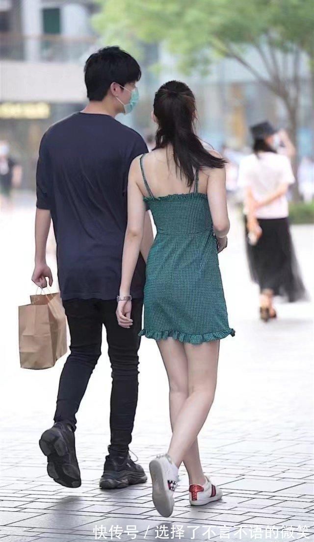 大表姐 谁说绿色不流行,大表姐这样一款吊带裙,出门回头率超高