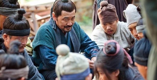 赵匡胤|宋太祖赵匡胤，其策划的“杯酒释兵权”，奠定了宋朝软弱的基调