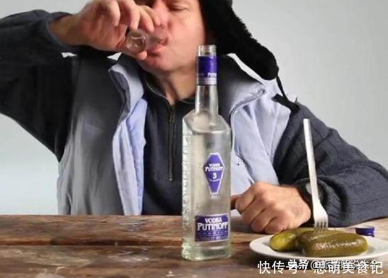 酒杯|看了俄罗斯人的下酒菜,东北爷们默默放下酒杯你们赢了