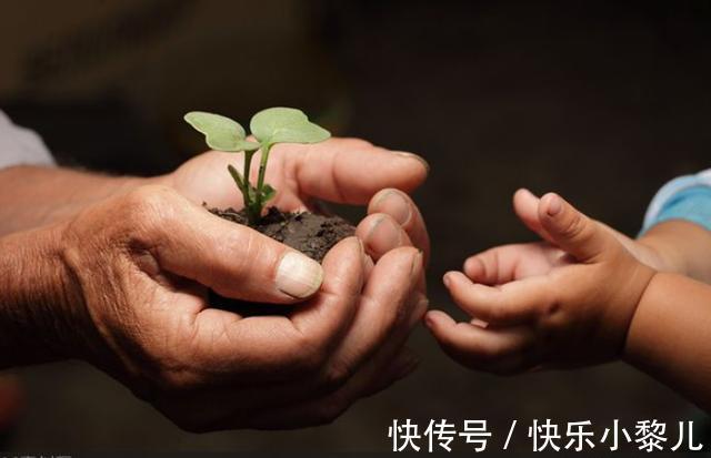 姥姥|姥姥带娃现象成常态,背后藏着“心理偏心”,不怪奶奶不愿带