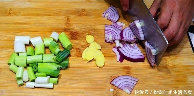 焯水|炖羊肉时，记住“一不要二不放”，羊肉不腥不膻也不柴，羊汤鲜美