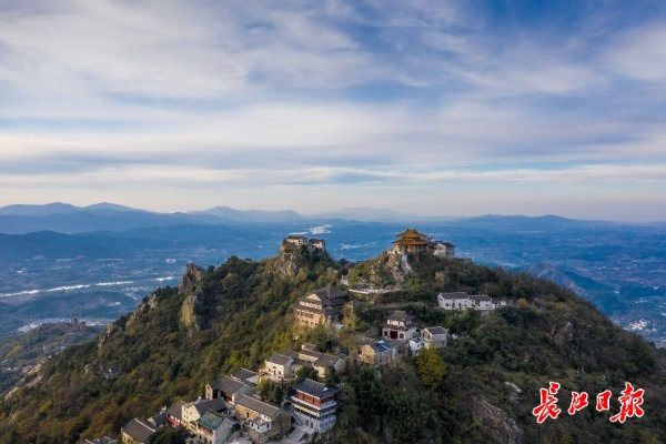 天高云阔，航拍武汉木兰山秋景