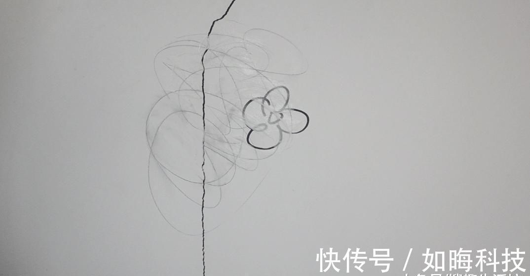 牙膏|家里白墙不仅脏还有裂缝怎么办 用它涂一涂, 墙壁立马焕然一新