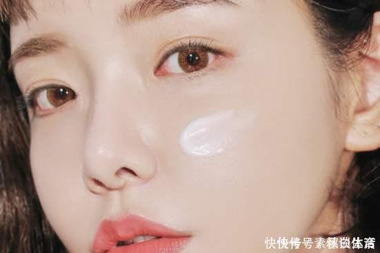皱纹|脸上皮肤特别干?洗脸后的60秒很关键,学会3招,皮肤自然水嫩