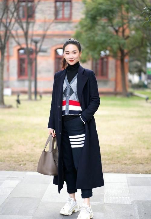 小个子穿衣有窍门，学学这“5种裤装+外套”的穿法，吸睛又显高