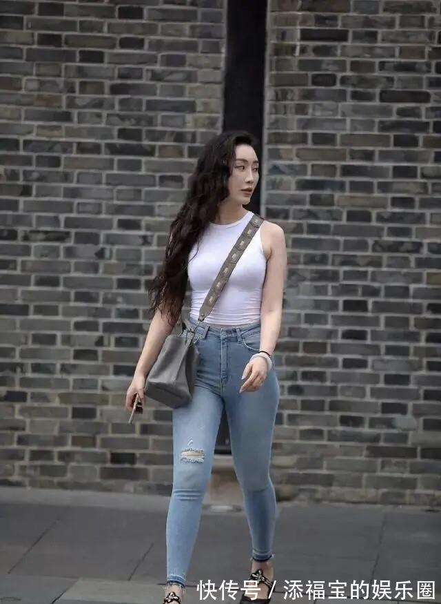 高跟鞋 有一种“腿粗”,穿搭避让还来不及,“硬刚”只会显壮又显矮!