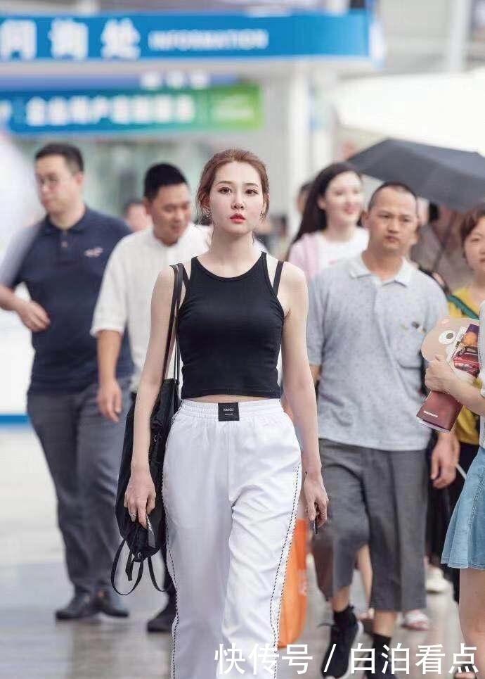 有型|街拍:美丽大方性感的妹子,身材有型楚楚动人白皙有型!