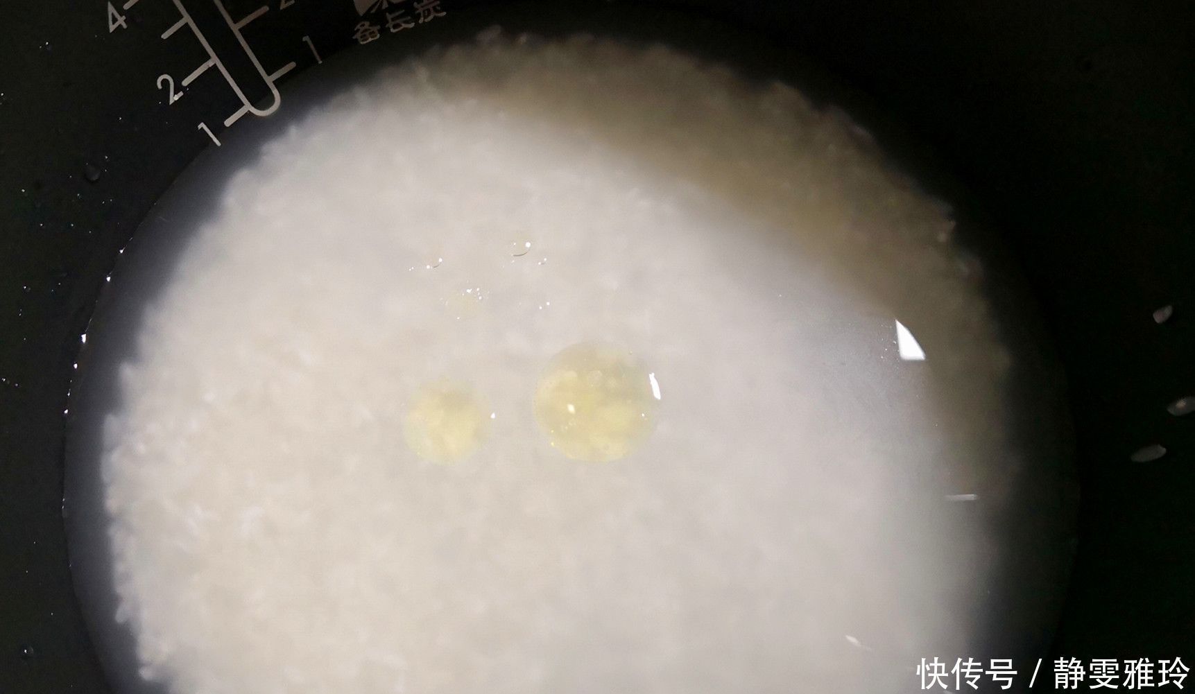 小本记|焖米饭时，不要放水就煮，多加2样东西，米饭粒粒分明，更香软