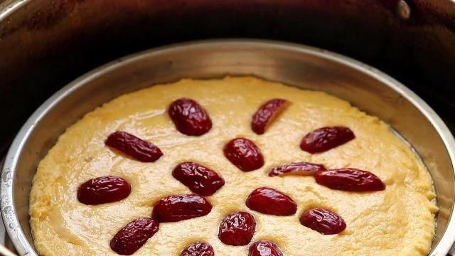 玉米发糕最好吃的做法，学会这些诀窍，松软香甜，全家抢着吃