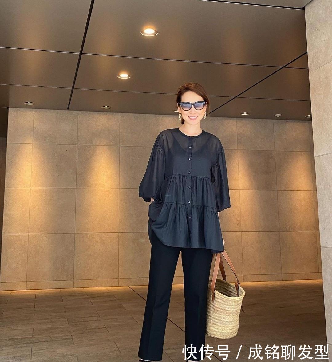 半身裙|这才是四十多岁女性的穿衣典范,简约大气又舒适,时髦减龄又有范