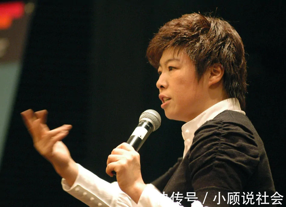 扁鹊@56岁的于丹,走到今天这一步,午夜梦回时她是否后悔过