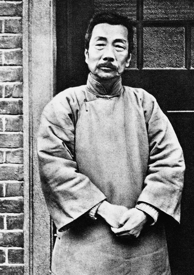 人到中年,再读鲁迅的《朝花夕拾》,才知道什么叫顶天立地