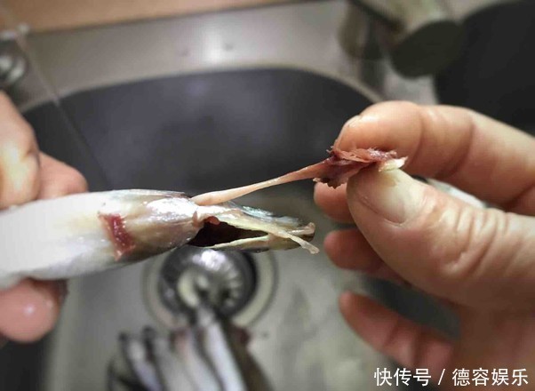 煎鱼时，热油下锅还是凉油？许多人弄错，难怪鱼肉又老又腥不好吃