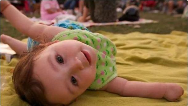 动作|宝宝在6个月前,若能熟练掌握这4个动作,证明发育节奏很优秀