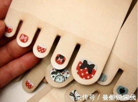 女孩|奇葩丝袜,懒女孩再也不用花钱去做美甲了