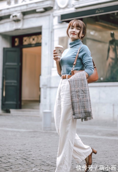 浅色系 新年穿搭怎么能没有高领衫?建议你这样穿,走亲访友别人都夸你美