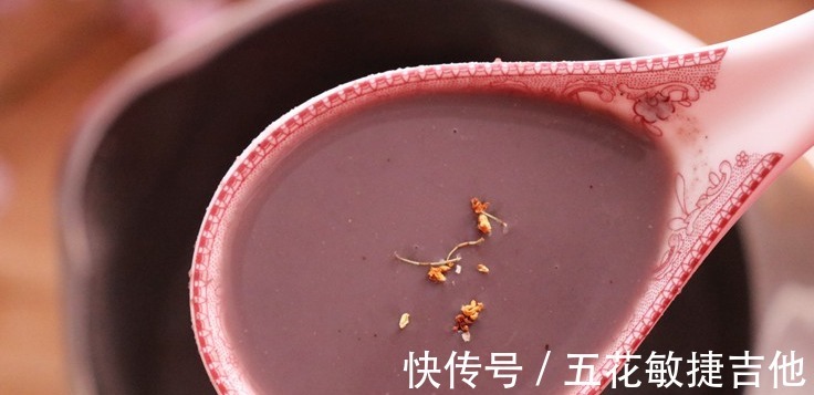 50岁姑姑吃了20年的黑豆吃法,不熬粥不泡醋,越吃越精神!