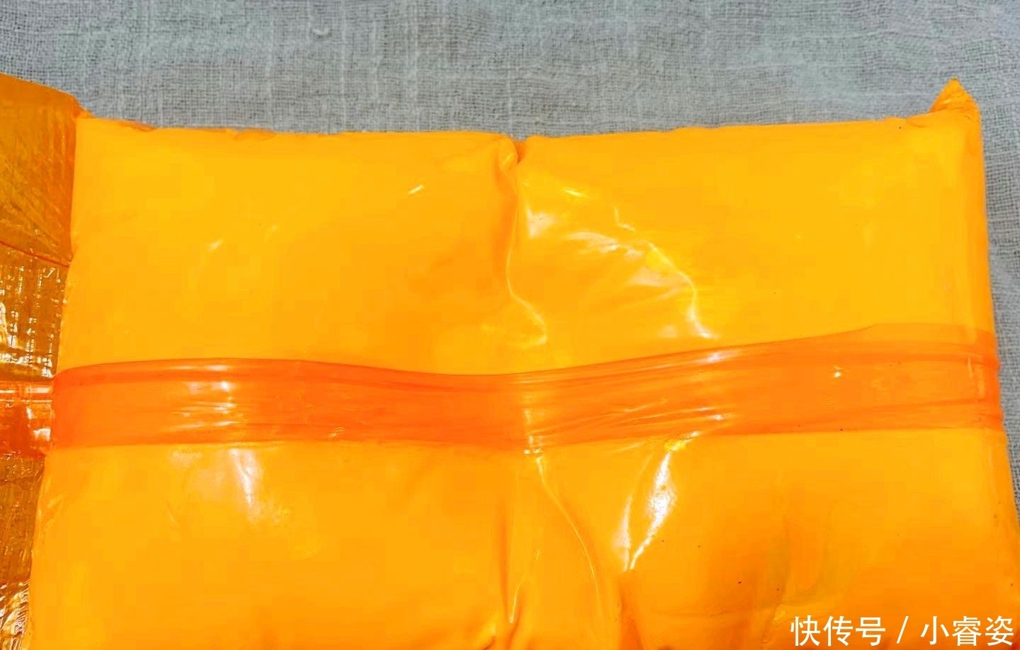 小时候特爱吃的酥饼,自己在家做,个个金黄酥脆,还是以前的味道