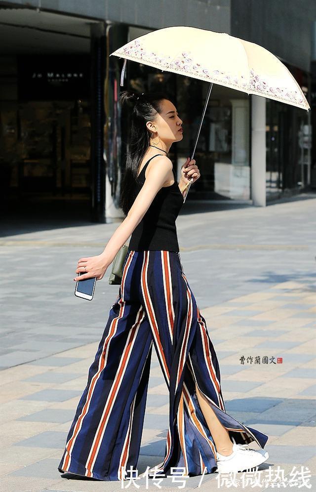 肥腿长裤很单调加上大开气设计,美女穿出青春活力和时髦精感觉