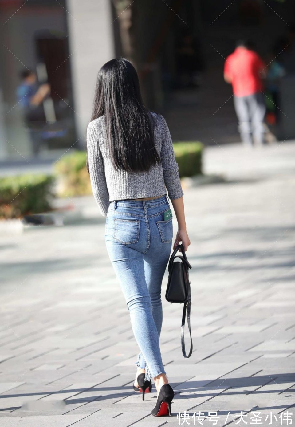 美女|美女街拍:霸道总裁,你喜欢这样的小姐姐吗?反正我爸爸看了以后好喜欢