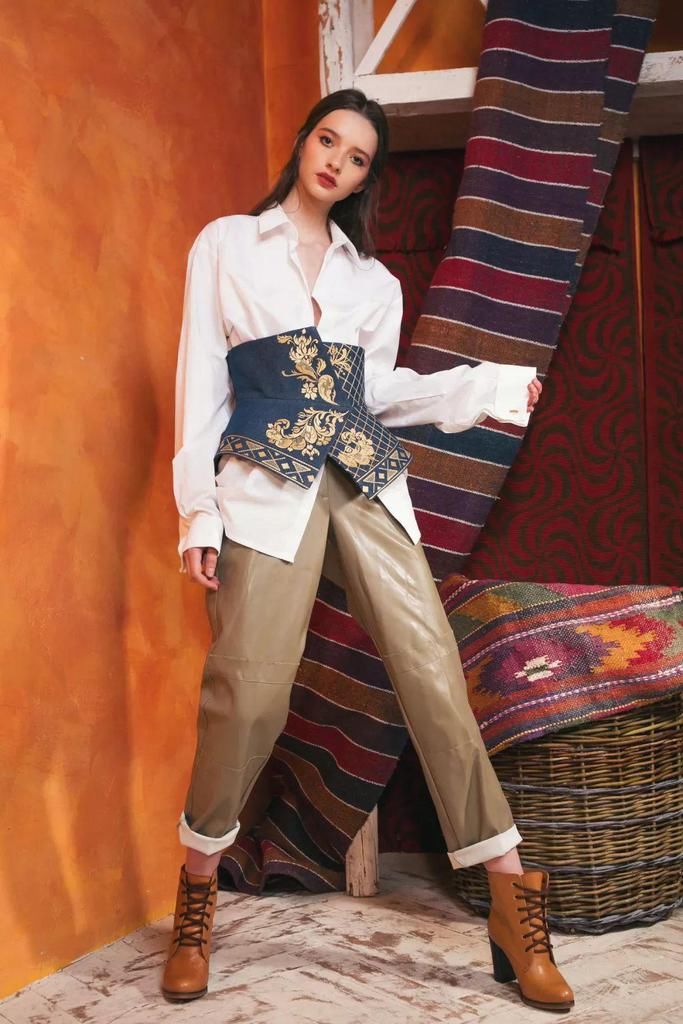  纸袋裤|别老穿阔腿裤了，今年秋冬这4条裤子最流行！